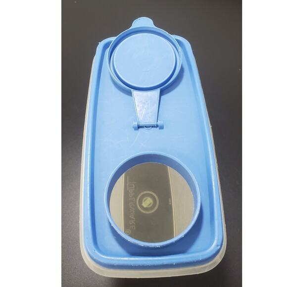Vintage Tupperware cereal keeper w/blue lid, round flip-top spout - Picture 4 of 9